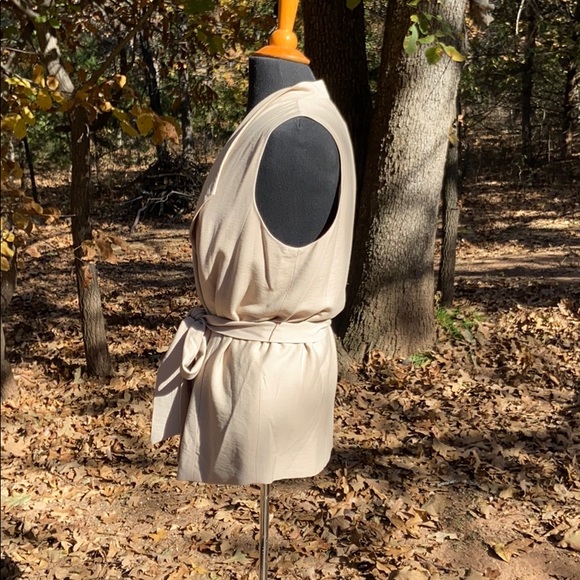 Vince Camino Sleeveless Vest - Picture 2 of 7